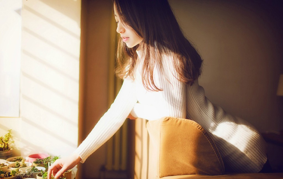 “事急从权，如今既然要用张任，说不得，当用一些手段。”法正微笑道。